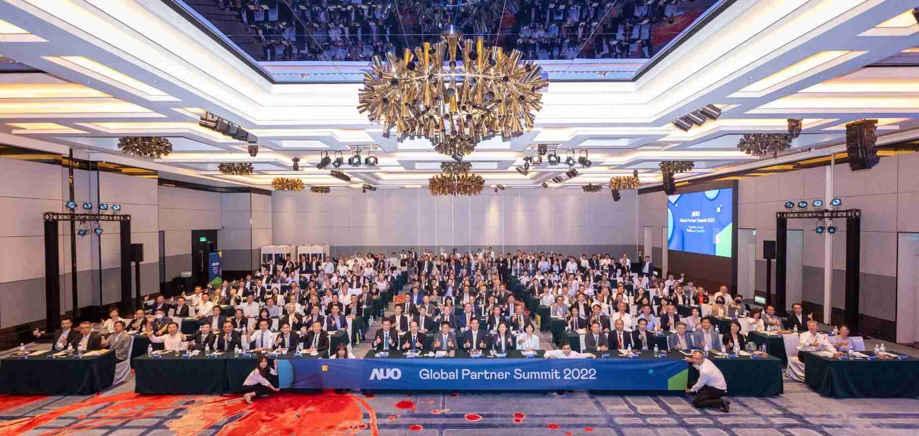 友達推動「安心、、創新、、用心、、、同心、、盡心」五星職旅，，為菲籍員工打造全方位照護，，，首度贏得「人權實踐與發展領袖獎」殊榮