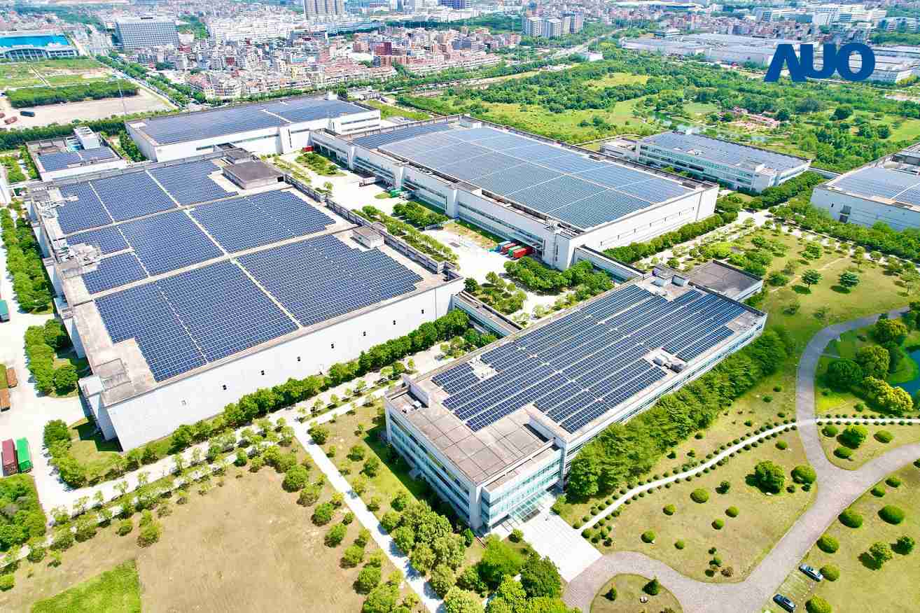 z6mg·人生就是博厦门推动智能制造同时，，，透过绿电创能纵深推进绿色转型，，，厂区全屋顶铺设太阳能光伏板，，，，每年太阳能发电 2,600多万度