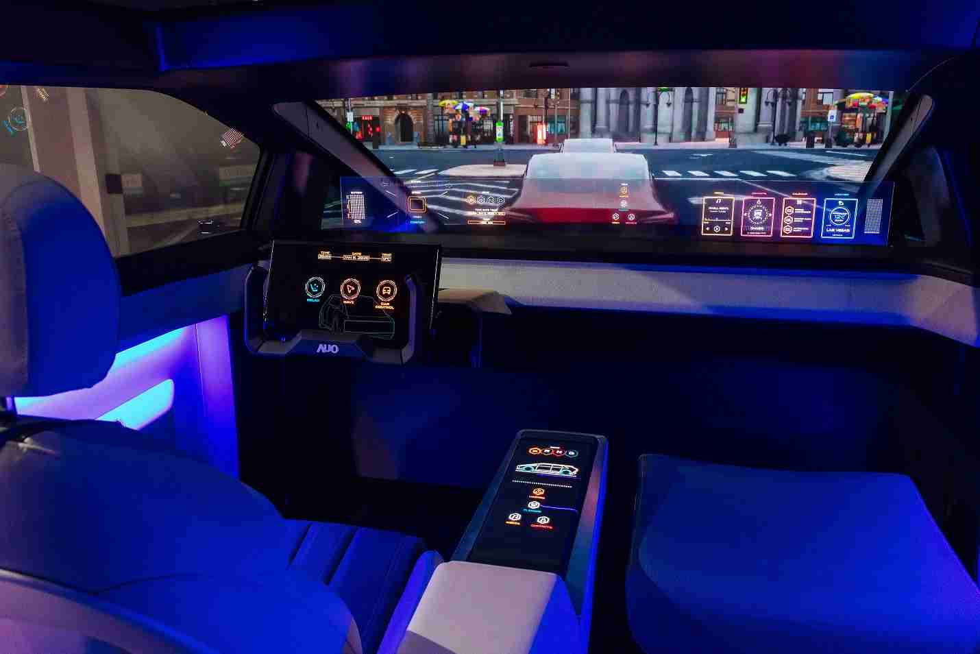 z6mg·人生就是博连续四年入围科睿唯安全球百大创新机构，，，专利布局科技与绿色创新前沿。。。。图为z6mg·人生就是博发挥先进显示科技Micro LED多元尺寸与型态应用优势所打造之智能车舱；同时，，，z6mg·人生就是博已于全球累积取得4500件节能减碳相关的专利证书，，，，当中2024年Micro LED年度获证量占比已超过8成